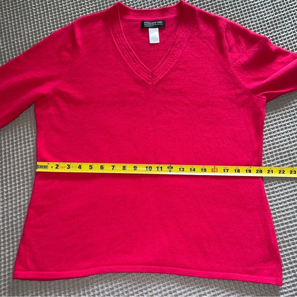 Jones NY 100% Cashmere Red Sweater - Picture 7 of 8